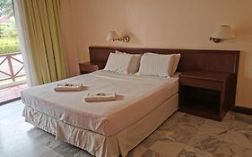 Oyo 89972 Borneo Paradise Beach Hotel
