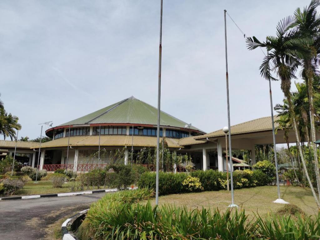Oyo 89972 Borneo Paradise Beach Hotel Kota Kinabalu Luaran gambar