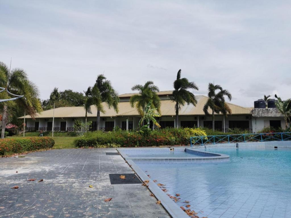 Oyo 89972 Borneo Paradise Beach Hotel Kota Kinabalu Luaran gambar