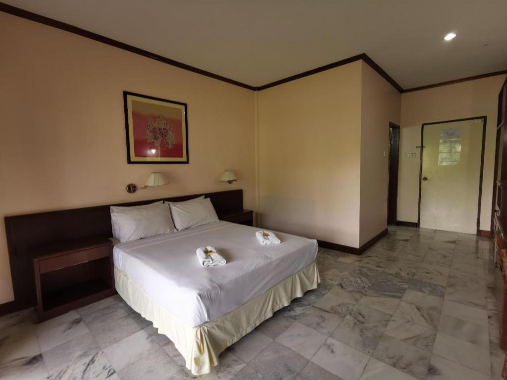 Oyo 89972 Borneo Paradise Beach Hotel Kota Kinabalu Luaran gambar