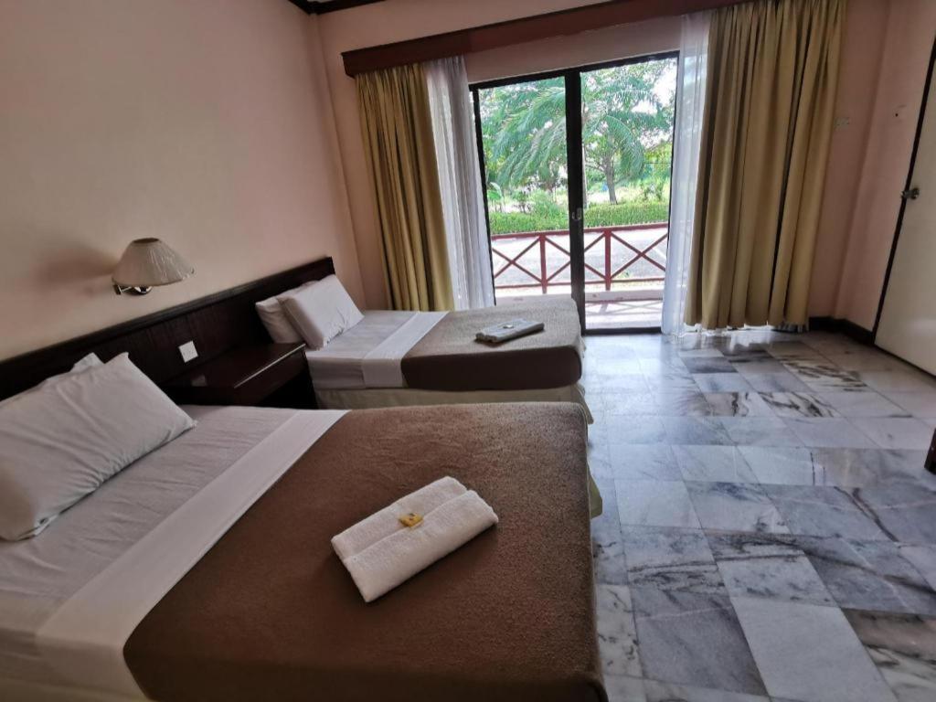 Oyo 89972 Borneo Paradise Beach Hotel Kota Kinabalu Luaran gambar